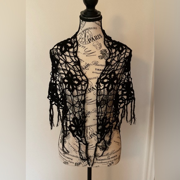 Cool VINTAGE Crochet Fringe Wrap Shawl Shrug - Picture 1 of 3
